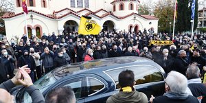 Πλήθος κόσμου στο τελευταίο αντίο στον Στέλιο Σεραφείδη