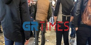 Οι διερχόμενοι πήγαν να λιντσάρουν τον κλέφτη, ο οποίος... διασώθηκε με τη σύλληψή του