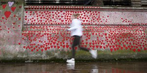 Γιατί η μετάλλαξη Όμικρον είναι λιγότερο πιθανό να βλάψει τους πνεύμονες