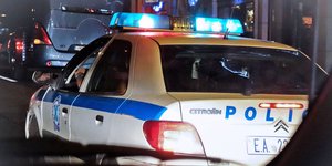 Νέα κορωνοπάρτι σε πλατείες το βράδυ του Σαββάτου