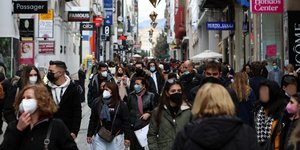 Κόσμος στο κέντρο της Αθήνας