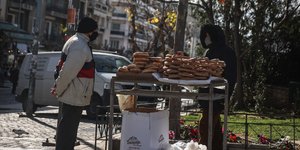 Κουλουράς στην Αθήνα εν μέσω πανδημίας