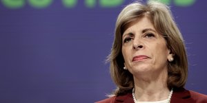  Στελλα Κυριακίδου μοβ τοιχος 