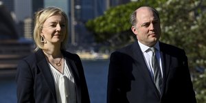 υπουργοί Εξωτερικών και Άμυνας της Βρετανίας Λιζ Τρας και Μπεν Γουάλας