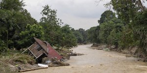 Στους 50 οι νεκροί από τις πλημμύρες στη Μαλαισία