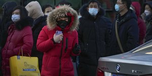 Άνθρωποι με μάσκες στο Πεκίνο