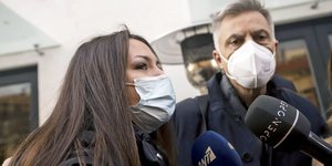 Η Γεωργία Μπήκα με τον δικηγόρο της