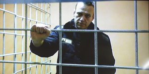 ναβαλνι καγκελα