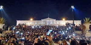 Πρωτοχρονιά με Πακιστανούς μπροστά στη βουλή