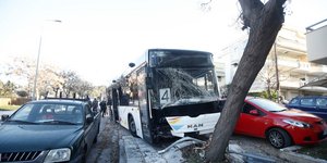 Λεωφορείο του ΟΑΣΘ συγκρούστηκε με ταξί