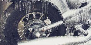 οδήγηση στην πόλη με μοτοσυκλέτα 