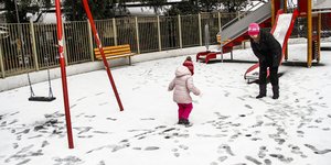 Κλειστοί και οι βρεφονηπιακοί σταθμοί στην Αττική λόγω του χιονιά