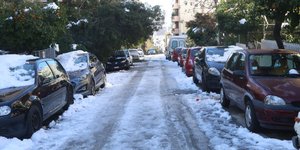 παγος δρομος παρκαρισμενα