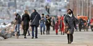 περιπατος φλοισβος με παλτο 