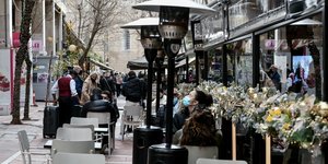 πεζοδρομος τραπεζακια σομπες 