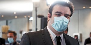 Κυριάκος Πιερρακάκης μαυρη γραβατα 