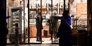 Πυροβολισμοί έξω από φούρνο στη Βούλα