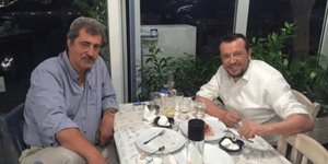 ο πολάκης στην ίδια ταβέρνα