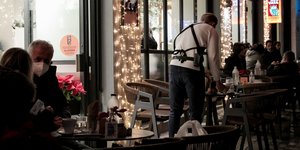 σερβιτορος πλατη 