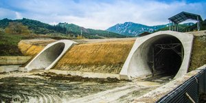 σήραγγα τρένων 