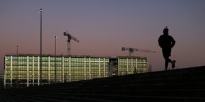 σκια τρεχει κτιριο 