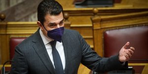 Κώστας Σκρέκας σακακι καρο