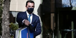 Κώστας Σκρέκας σημειο φορτισης