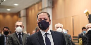 Ο υπουργός Αγροτικής Ανάπτυξης και Τροφίμων Σπήλιος Λιβανός με μάσκα