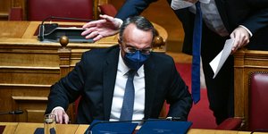 Ο Χρήστος Σταϊκούρας στην Ολομέλεια της Βουλής