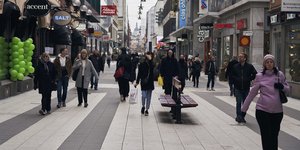 Άνθρωποι σε δρόμο της Στοκχόλμης