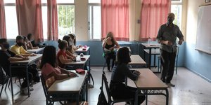 μαθητές σε αίθουσα σχολείου