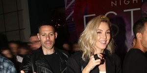 Πάρης Κασιδόκωστας και Τάμτα ντυμένοι στα μαύρα