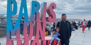 Η μικρή Αλκυόνη με τον μπαμπά της