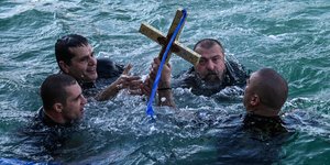 βατραχανθρωποι σταυρος