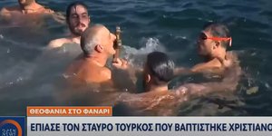 Πρωτοφανές γεγονός φέτος στα Θεοφάνια στην Πόλη, αφού τον Σταυρό έπιασε Τούρκος χριστιανός