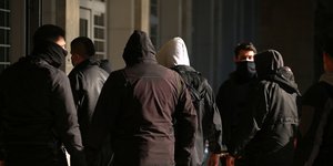 Οι συλληφθέντες για τα επεισόδια οδηγούνται στα δικαστήρια Θεσσαλονίκης
