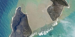 Ό,τι απέμεινε από το νησί μετά την έκρηξη του ηφαιστείου στην Τόνγκα