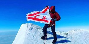 Νεκρός ο τουρκοκύπριος που ύψωσε τη σημαία του ψευδοκράτους στην Ανταρκτική