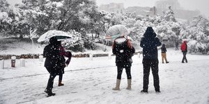 τρεις στο χιονι