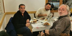 Ο πρόεδρος του ΣΥΡΙΖΑ σε ταβέρνα στη Μεσοχώρα