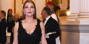 Ελενα Τζούλη με πετραδια