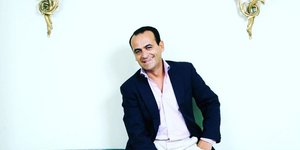 Ο Βασίλης Ζούλιας μιλά για τη συνεργασία του με τη σειρά «Emily In Paris
