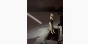 Γυναίκα βούτηξε στα παγωμένα νερά ποταμιού για τα Θεοφάνεια