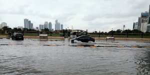 πλημμύρες λόγω βροχών στα Ηνωμένα Αραβικά Εμιράτα