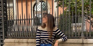 γυναίκα με τζιν 