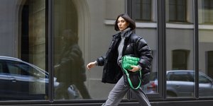 Τα ρούχα του σκι φοριούνται στην πόλη