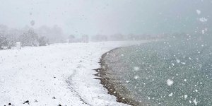 Χιόνι ως τη θάλασσα στη Γλυφάδα