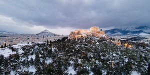 Η Ακρόπολη χιονισμένη από την κακοκαιρία «Ελπίδα»