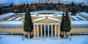H κακοκαιρία «Ελπίδα» έντυσε την Αθήνα στα λευκά