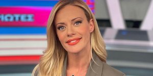 Η Ζέτα Μακρυπούλια με ρούχα Mango